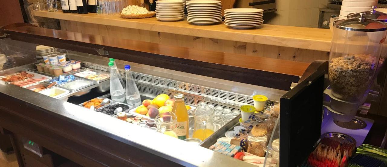 Logis Hotel Restaurant Planes Saillagouse Bagian luar foto