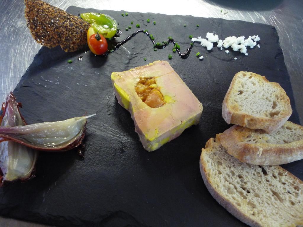 Logis Hotel Restaurant Planes Saillagouse Bagian luar foto